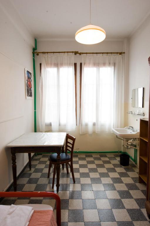 Einzelzimmer mit Gemeinschaftsbad